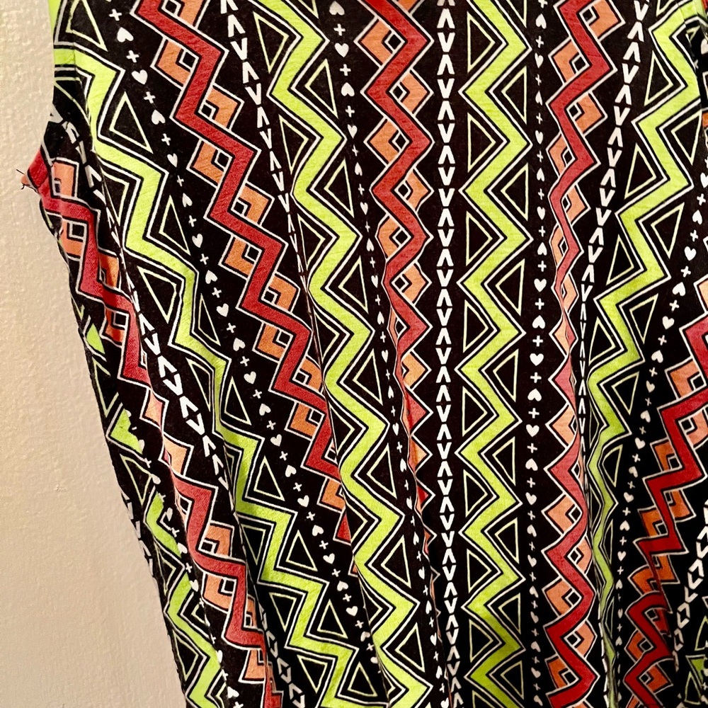 Neon colored geometric pattern tank top - Picture 7 of 9